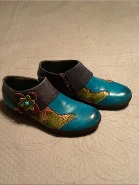 Socofy  Turquoise Floral Accent Leather Slip-On Shoes